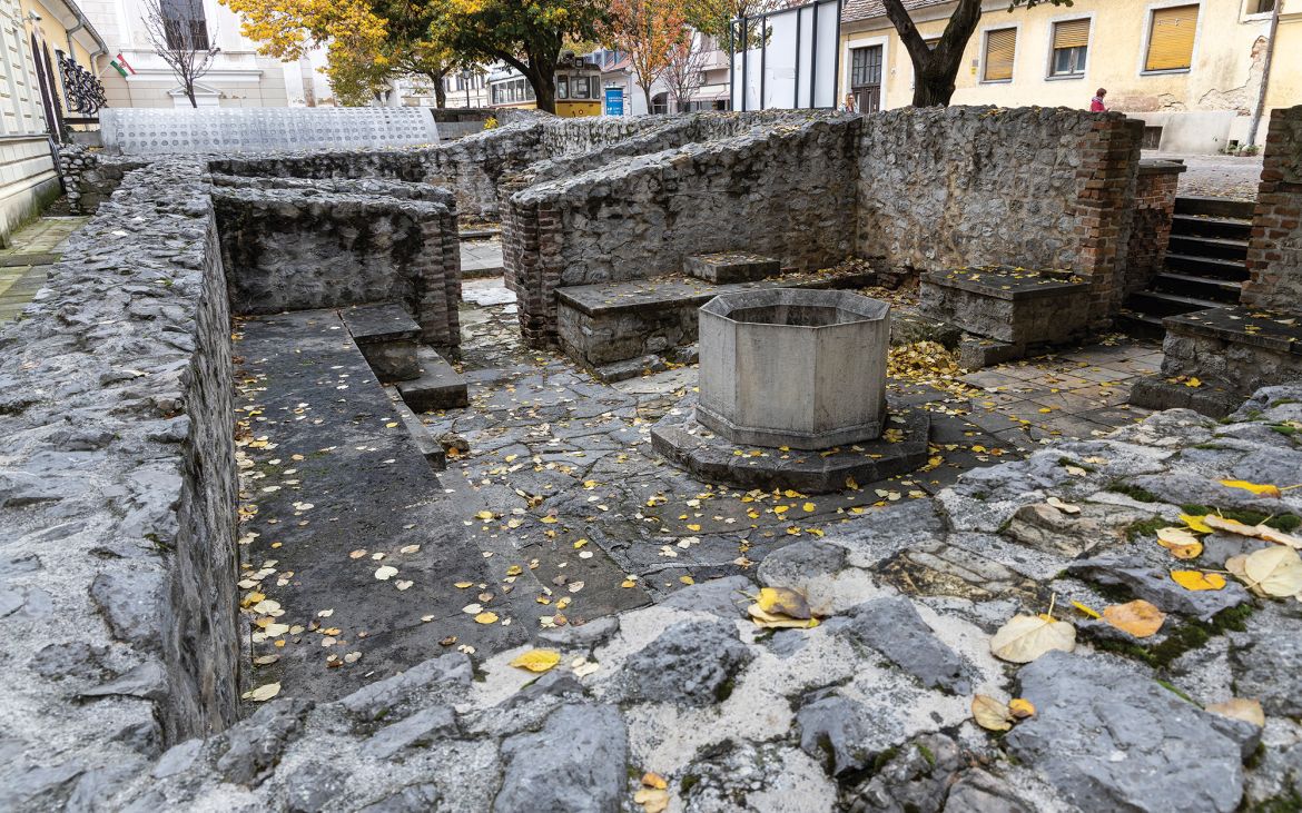 Memi bég fürdőjének romjai